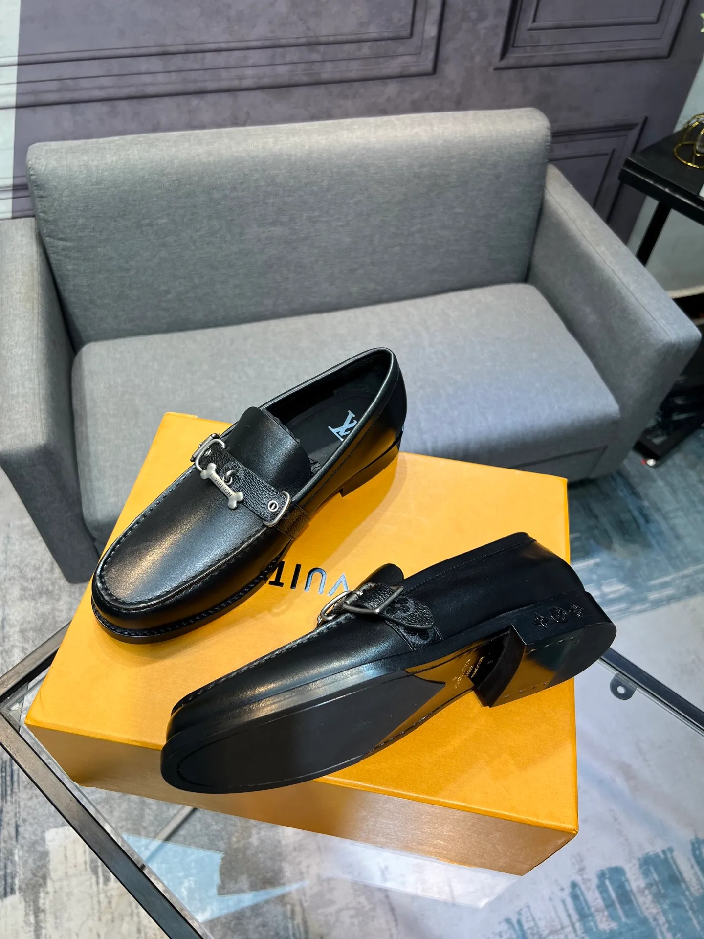 Men's shoes 💰960 LV top luxury brand, high-quality men's business formal leather shoes, imported genuine leather soles! Customized imported leather, the first layer of open-edge beaded lacquered cowhide, the texture is incomparable, the imported cowhide lining, high-end high-end shoes, don't miss it! size:39-44 (Male 38 45 46 customized)